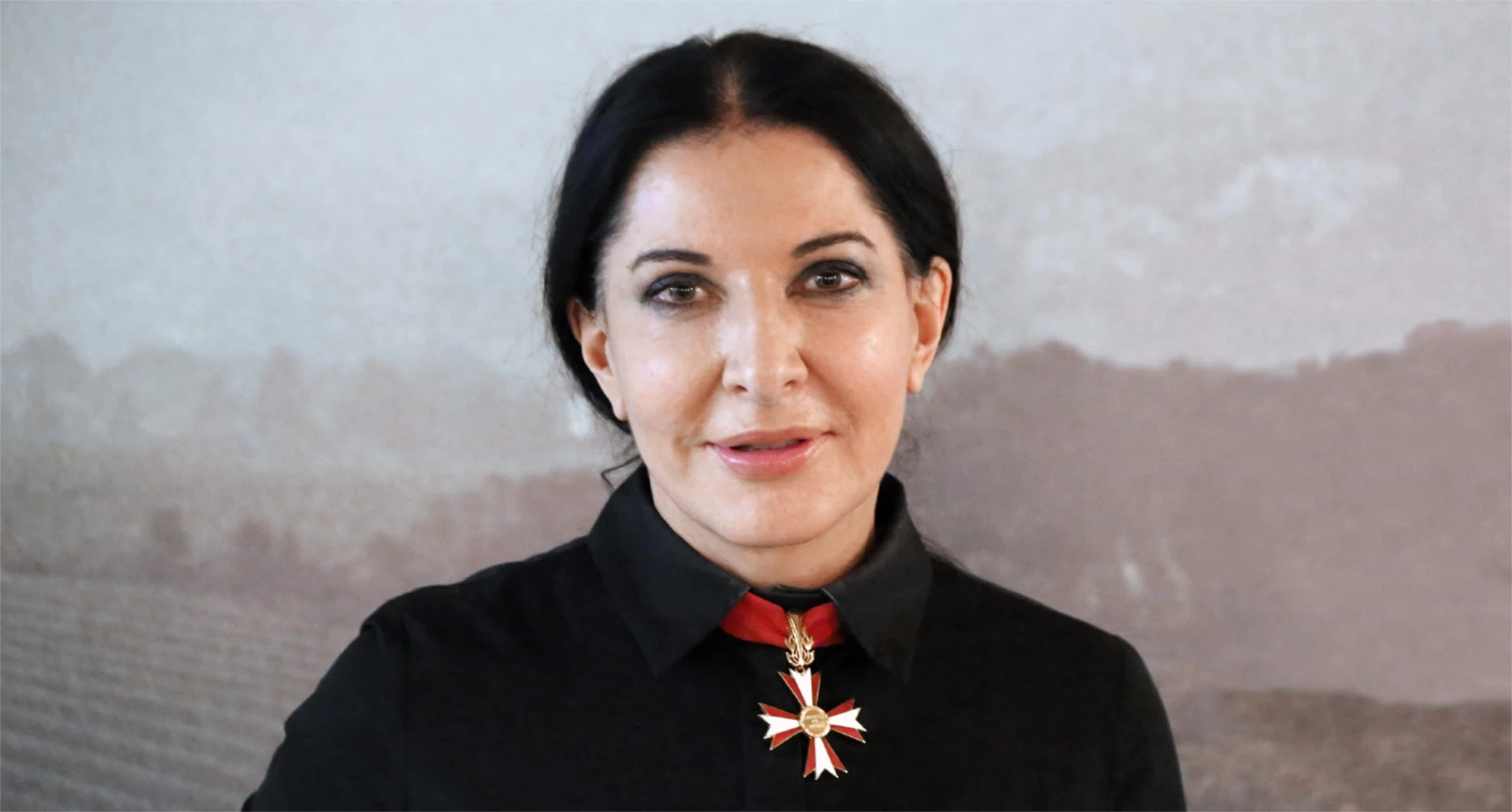 Cleaning the mirror II – Marina Abramović